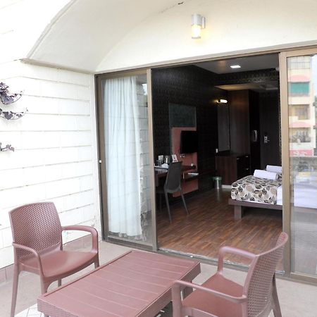Hotel Pearls Aurangābād Extérieur photo