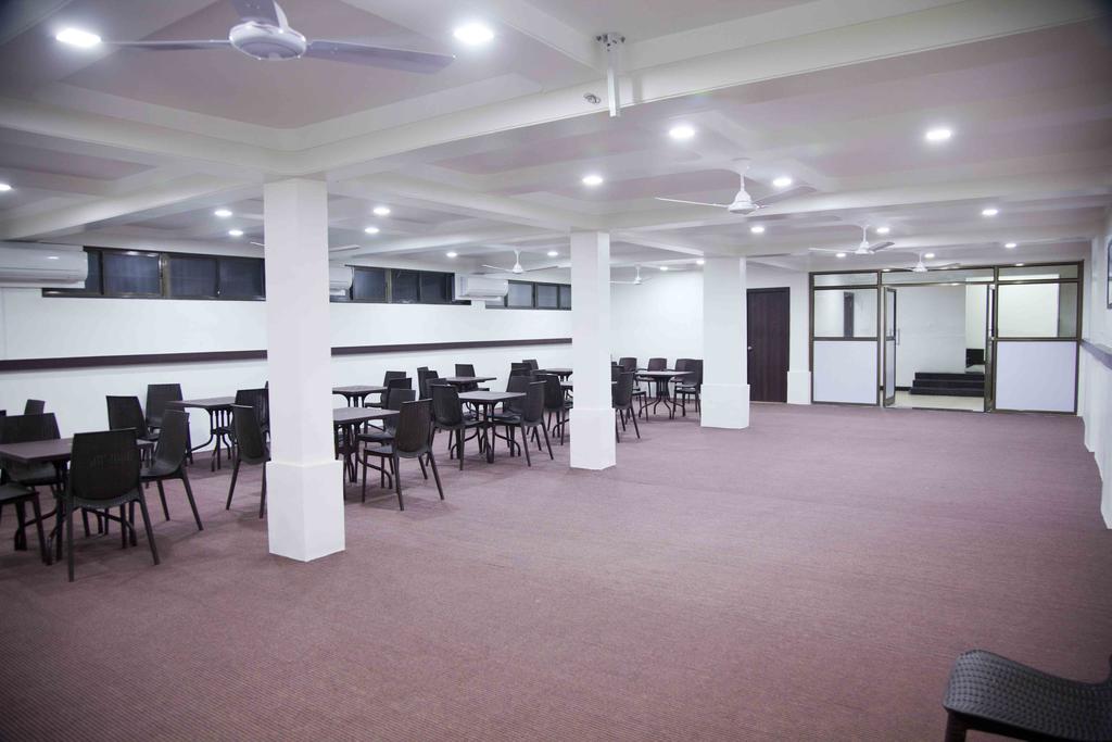 Hotel Pearls Aurangābād Extérieur photo