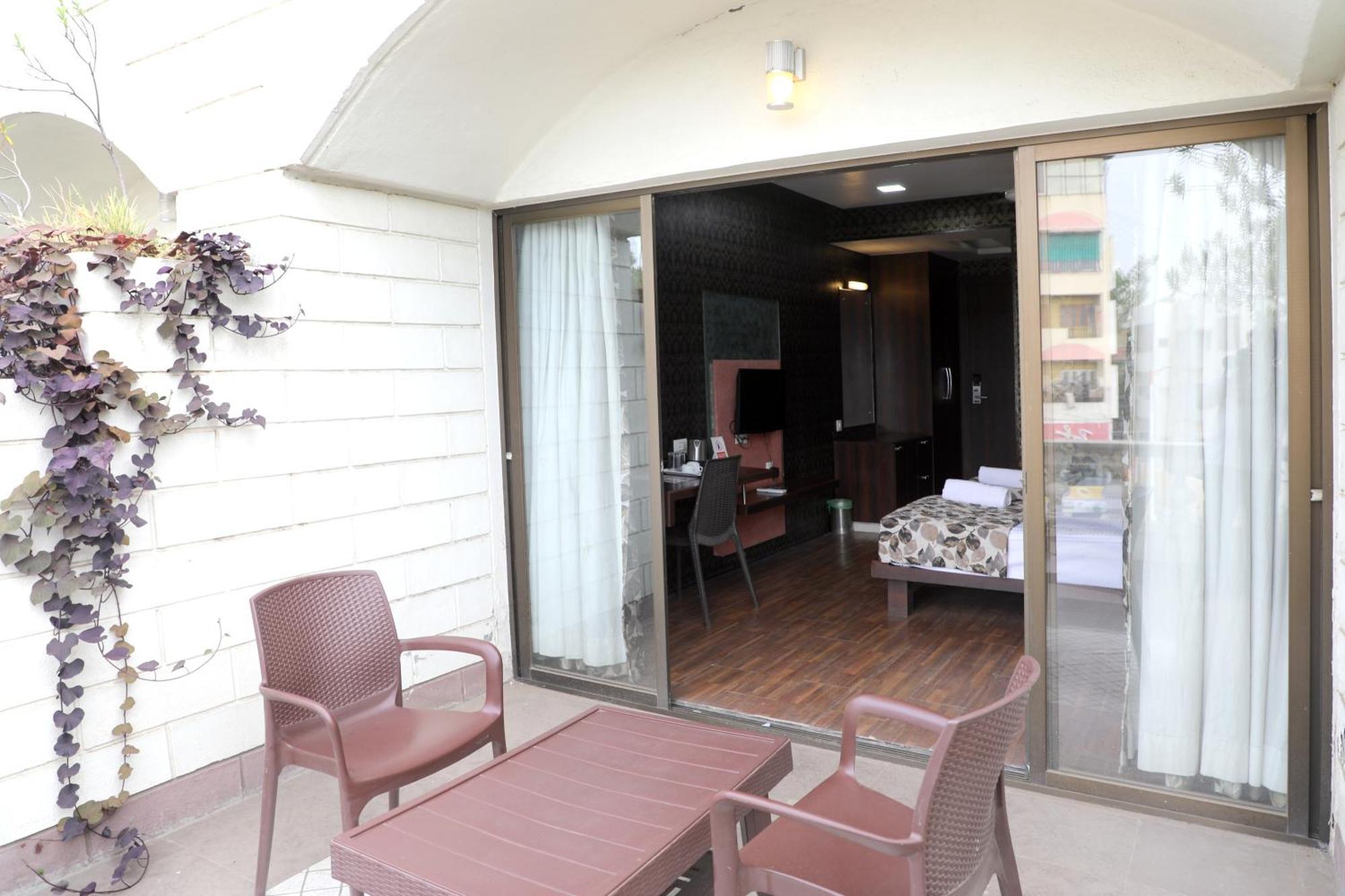 Hotel Pearls Aurangābād Extérieur photo