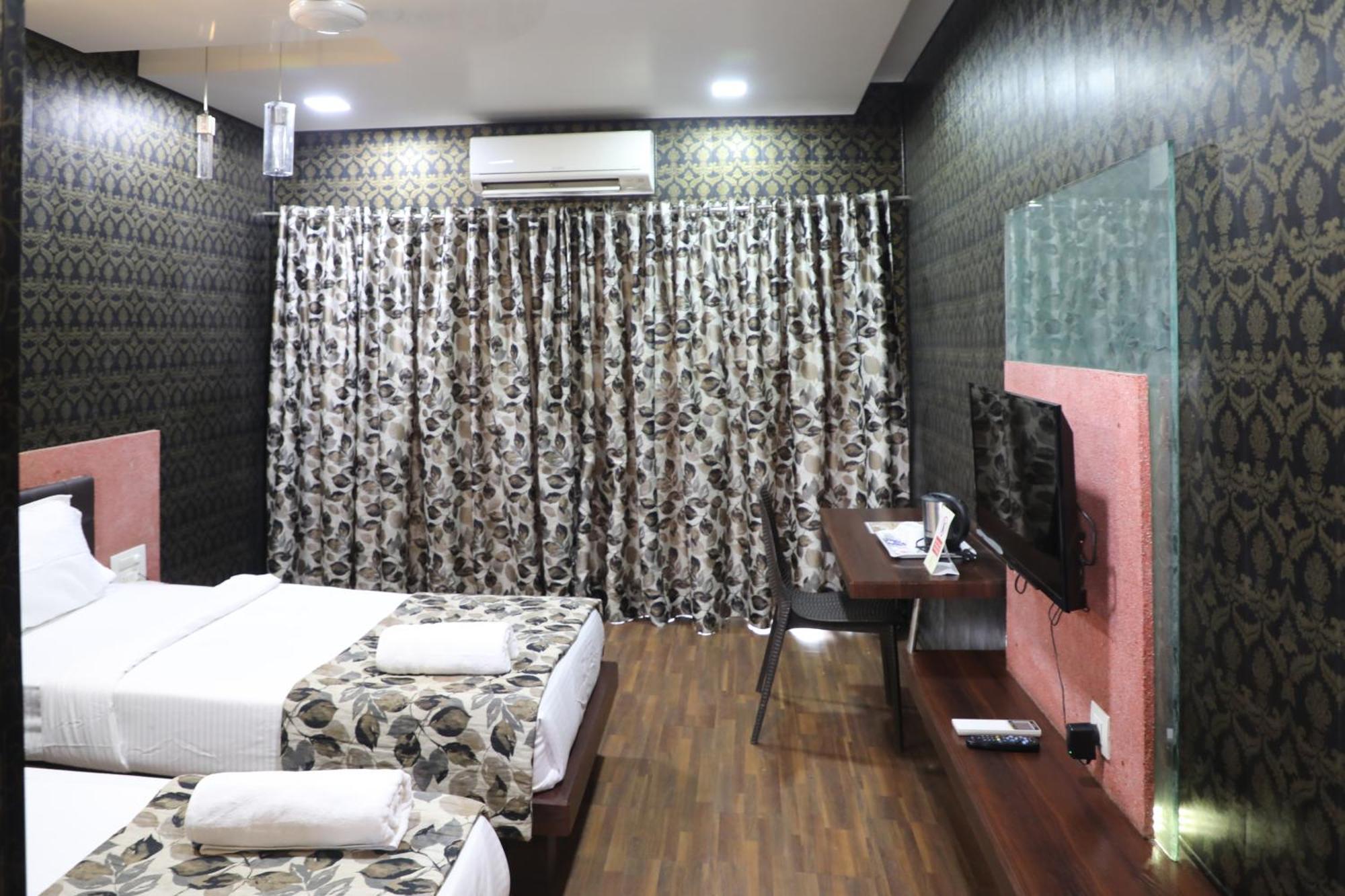 Hotel Pearls Aurangābād Extérieur photo