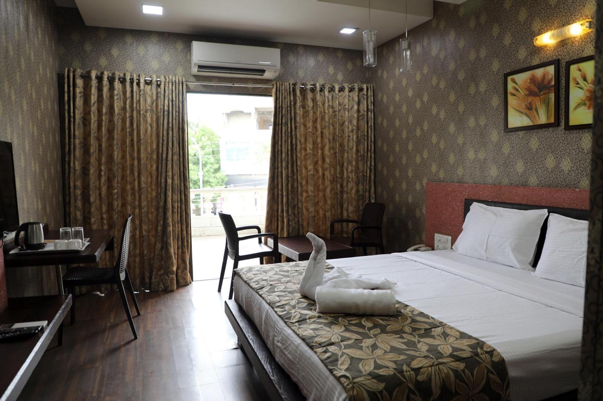 Hotel Pearls Aurangābād Extérieur photo