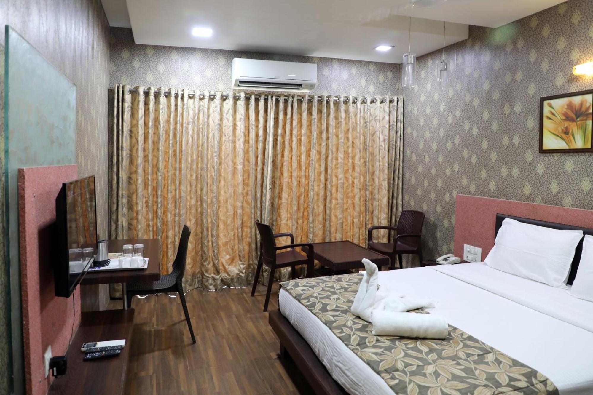 Hotel Pearls Aurangābād Extérieur photo