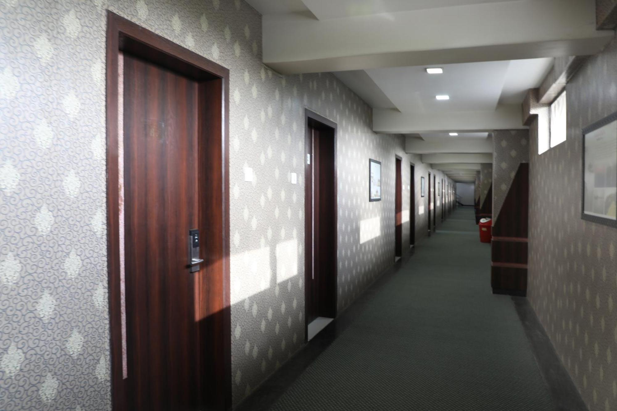 Hotel Pearls Aurangābād Extérieur photo