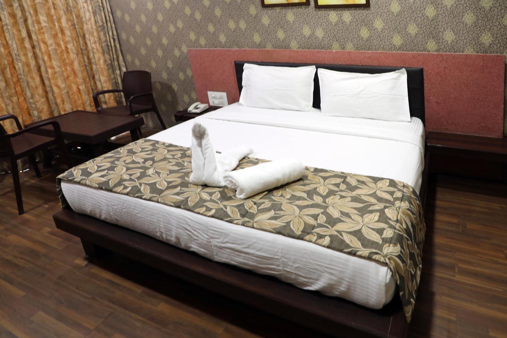 Hotel Pearls Aurangābād Extérieur photo