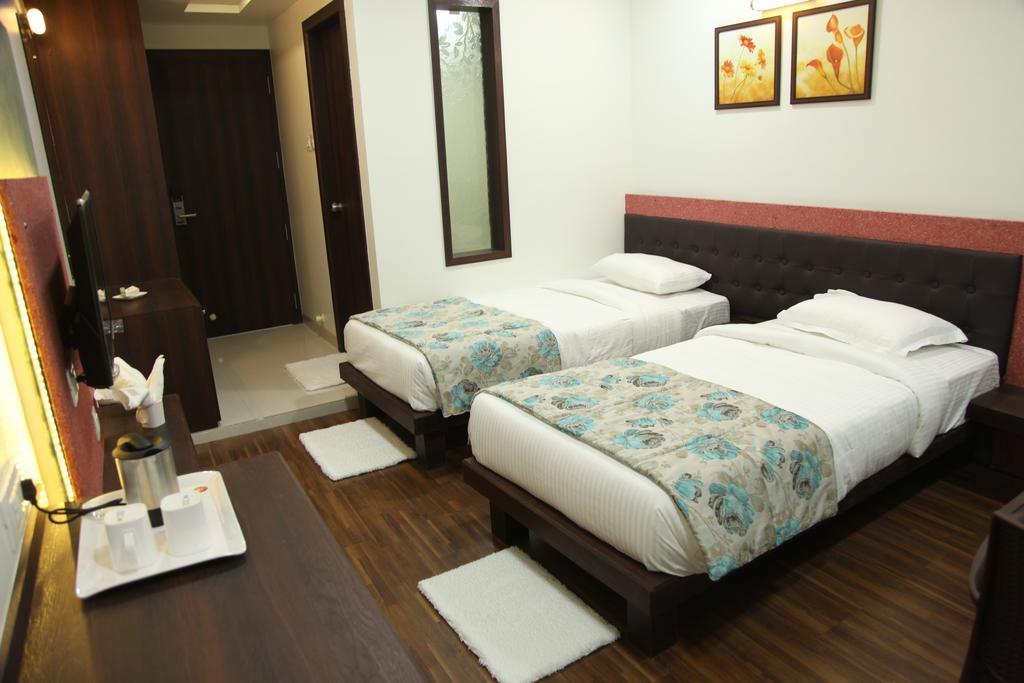 Hotel Pearls Aurangābād Extérieur photo