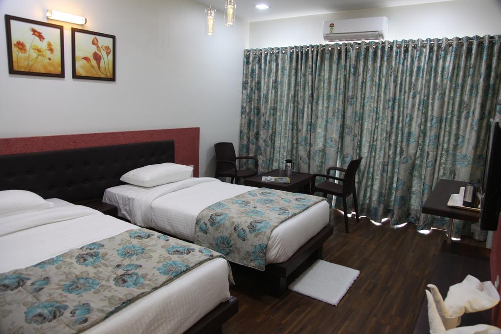 Hotel Pearls Aurangābād Extérieur photo