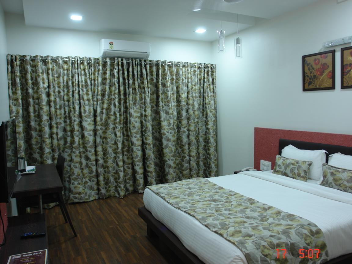 Hotel Pearls Aurangābād Extérieur photo