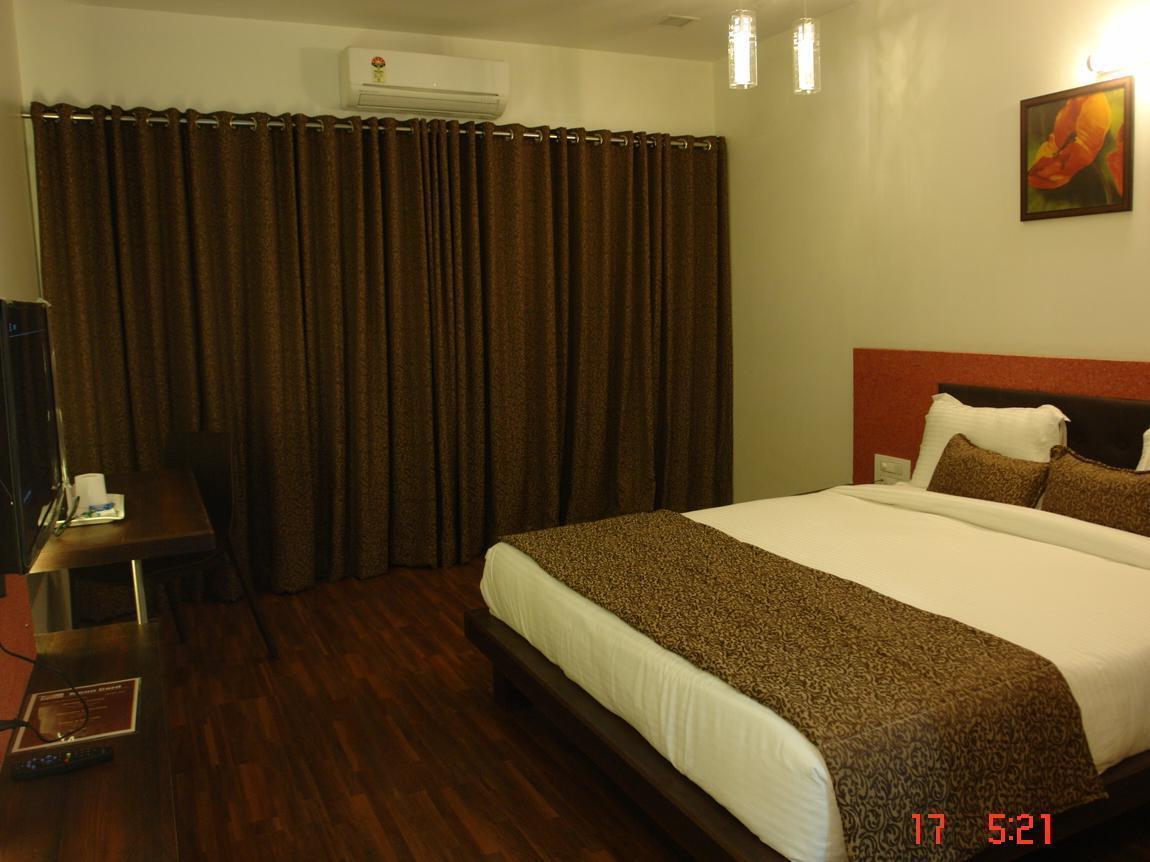 Hotel Pearls Aurangābād Extérieur photo