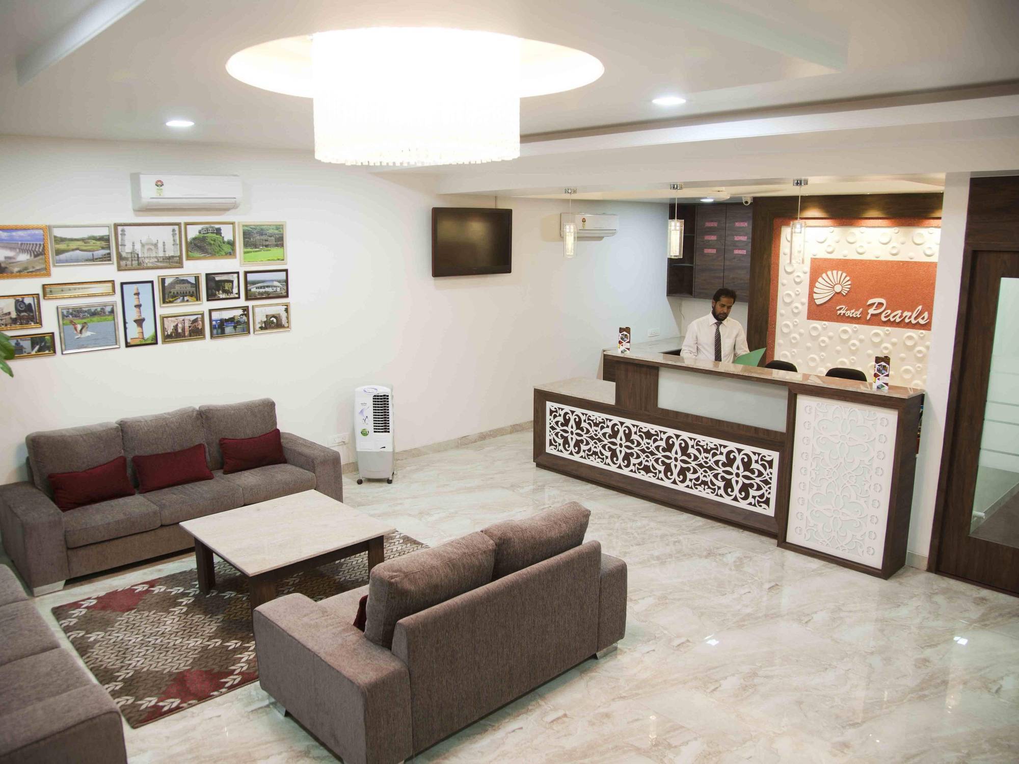 Hotel Pearls Aurangābād Extérieur photo