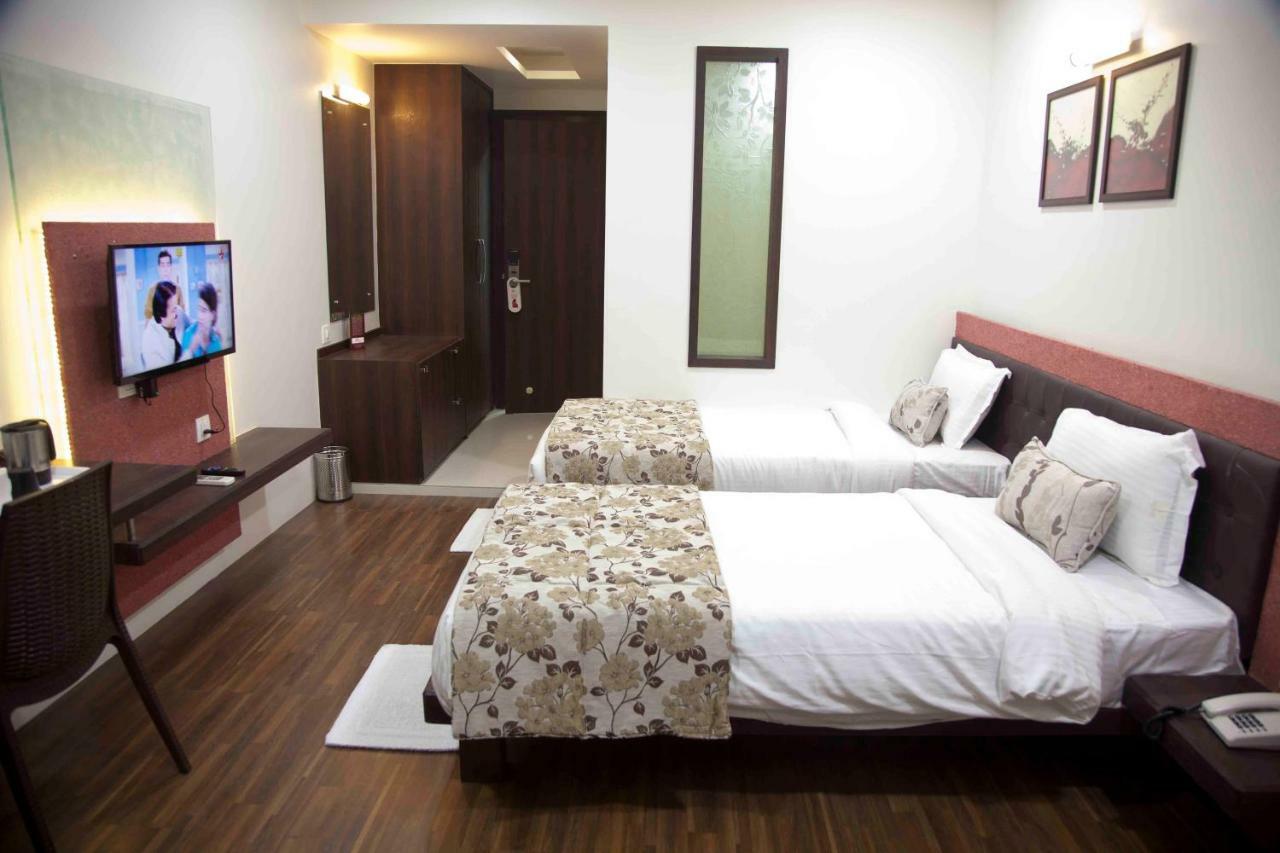 Hotel Pearls Aurangābād Extérieur photo